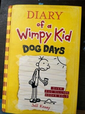 Diary of a Wimpy Kid: Dog Days - Yellow Cover